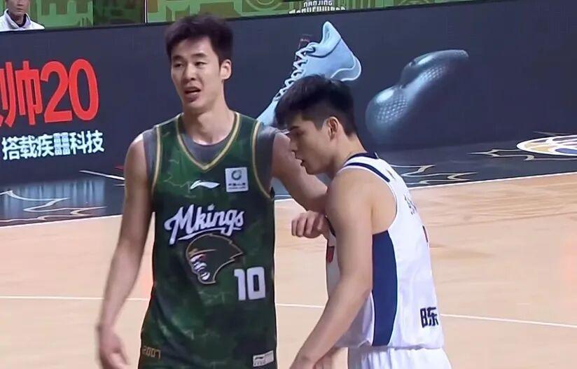 广东男篮16分大胜,胡明轩14+4焦伯乔14+10,郭昊文复出砍20+5